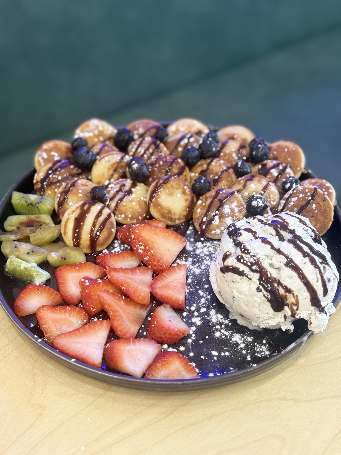 Mini pancakes de Oasis con fruta y nieve